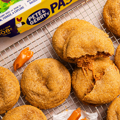 Golden brown chai spice cookies rolled in coarse sugar filled with caramel placed on cooling rack. | peteandgerrys.com