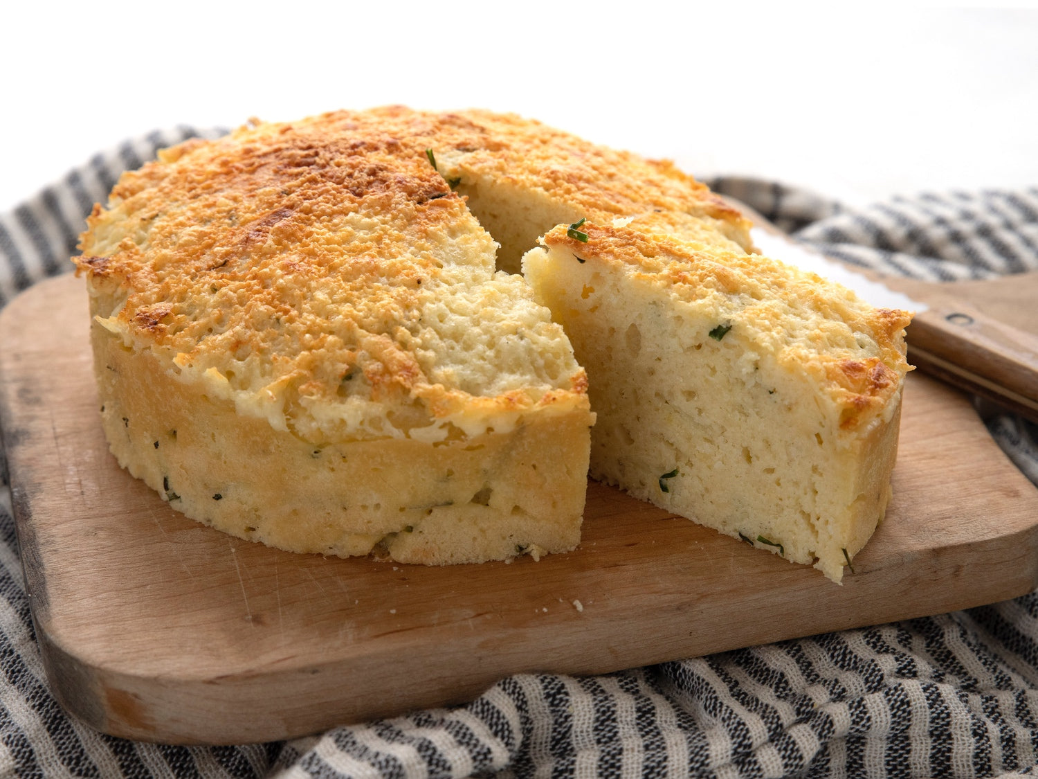 https://www.peteandgerrys.com/cdn/shop/articles/keto-cornbread-web_59c690ea-a329-48eb-936c-96bce2524e3e.jpg?v=1681282343